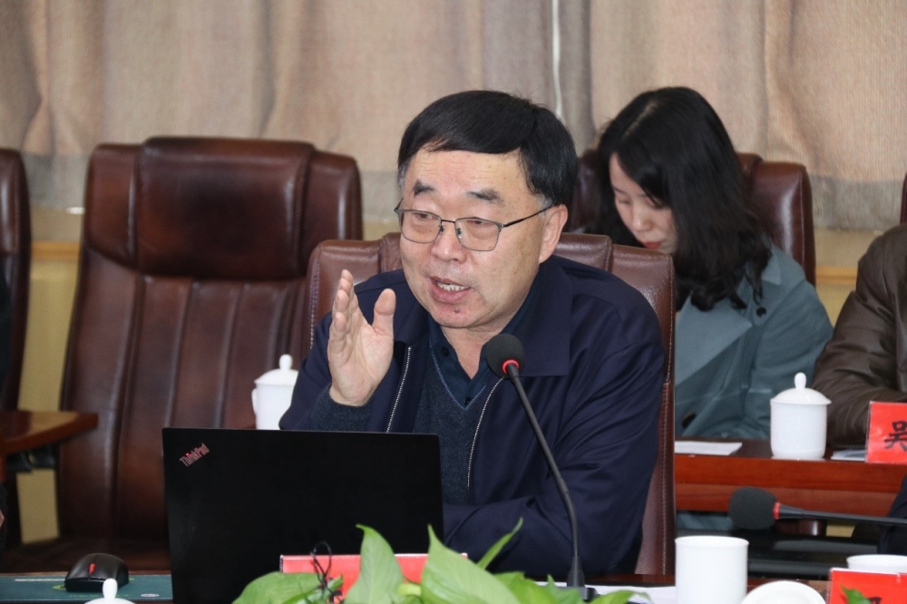 云鼎4118网站正式版公共文化中心主任时明德汇报工作