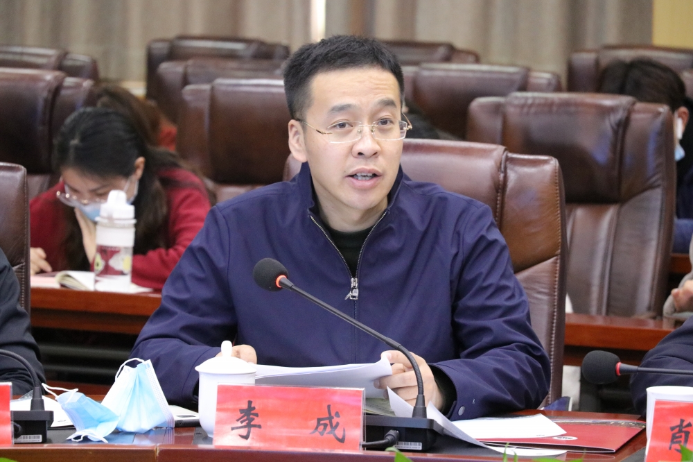 中共云鼎4118网站正式版委统战部干部处副处长、洛宁县人民政府党组成员、副县长李成发言